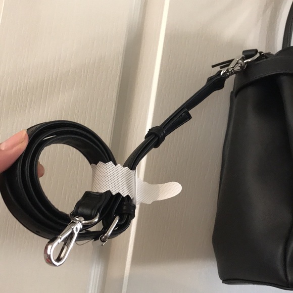 Lovely Black Nine West Versatile Purse. - Picture 3 of 8